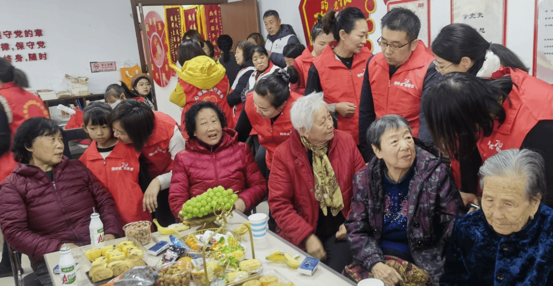 窗帘早晚的正常开合就是他们平安的标志k8凯发国际“帘”动你我的温暖守护：