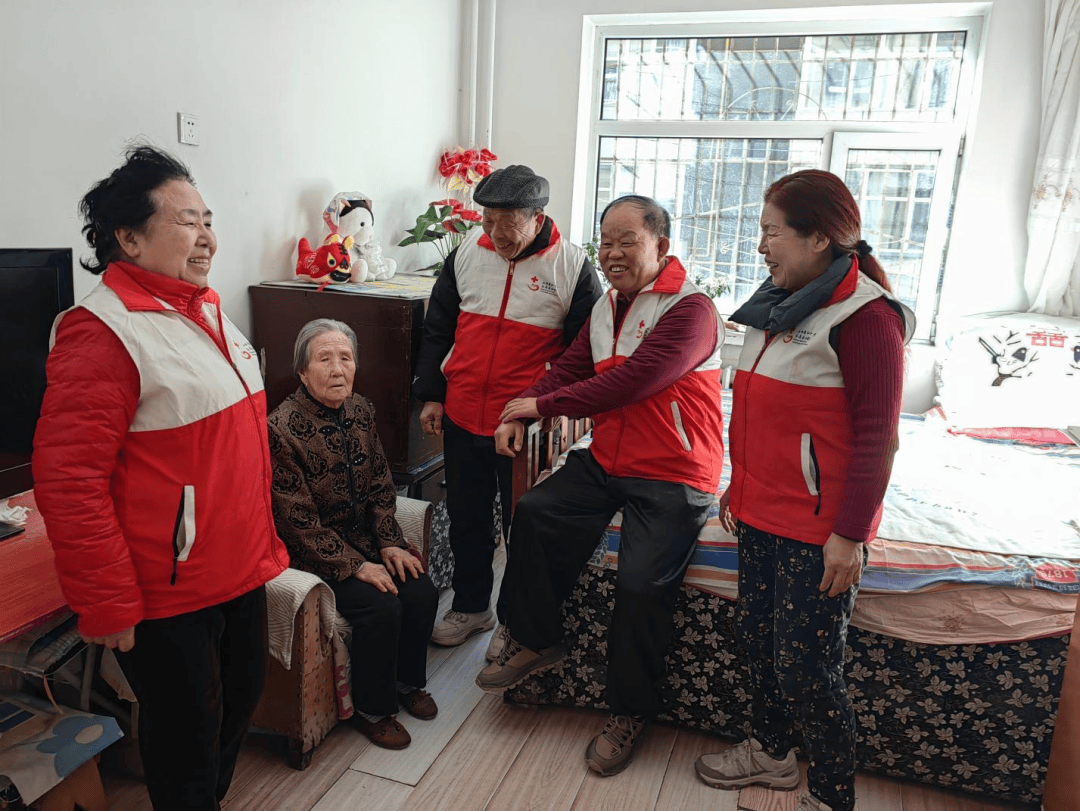 窗帘早晚的正常开合就是他们平安的标志k8凯发国际“帘”动你我的温暖守护：(图3)