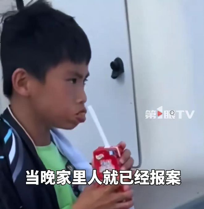 孩哥“光荣事迹”多张生活照被扒惊到网友k8凯发国际入口笑麻了！同村人揭露小(图1)
