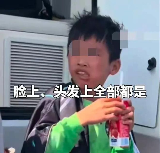孩哥“光荣事迹”多张生活照被扒惊到网友k8凯发国际入口笑麻了！同村人揭露小(图10)